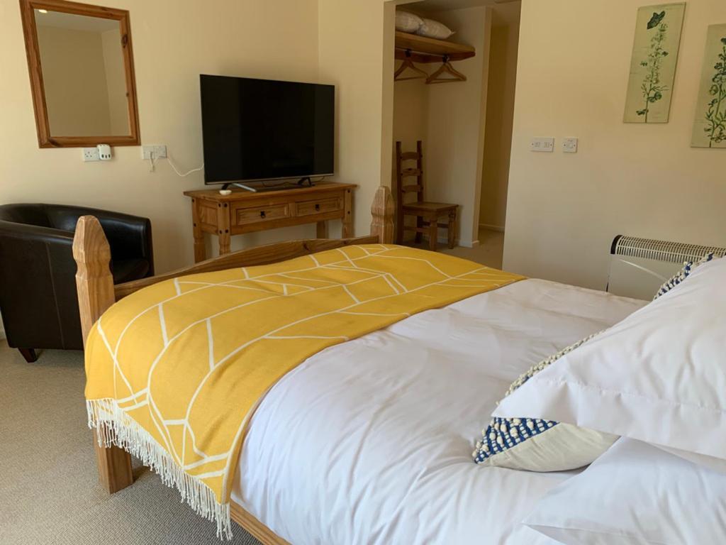 Zucchini Italian Kitchen & Rooms Truro Bagian luar foto