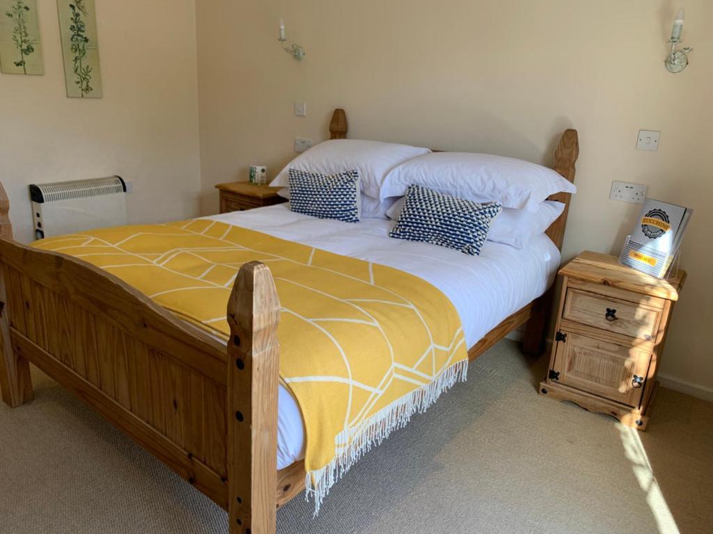 Zucchini Italian Kitchen & Rooms Truro Bagian luar foto