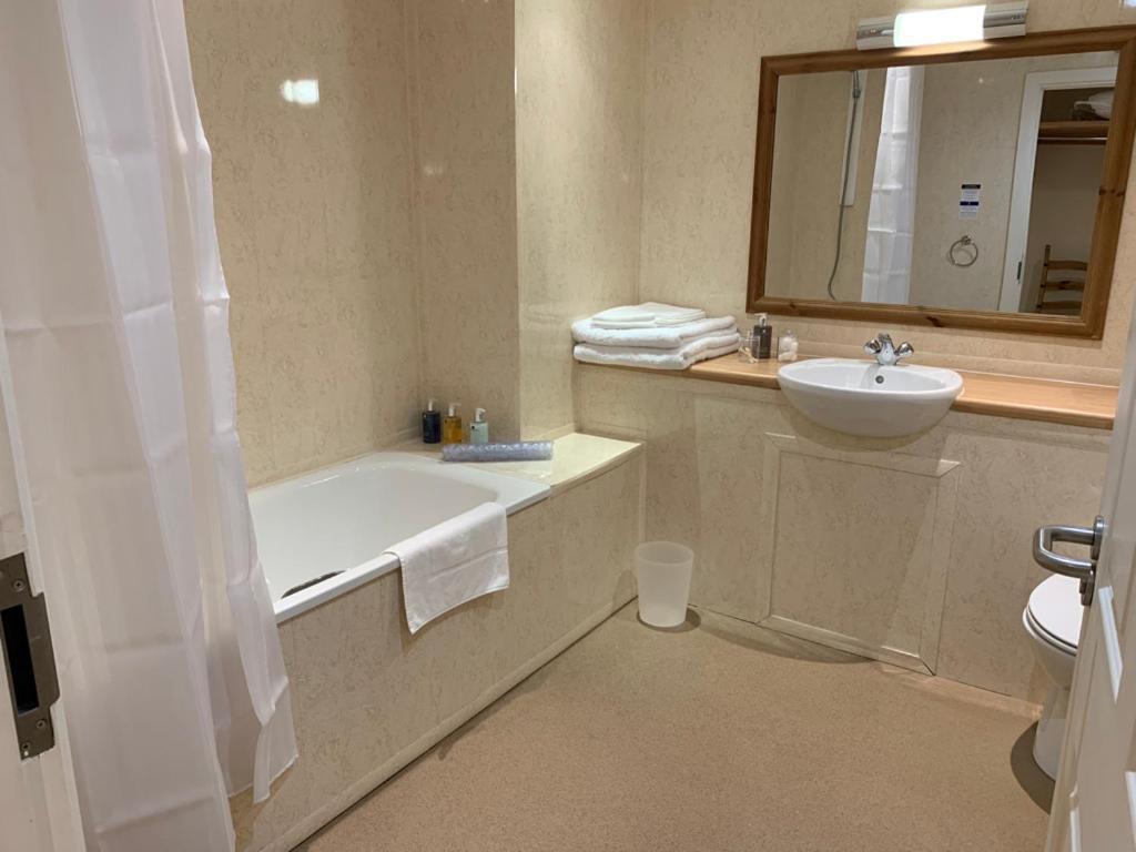 Zucchini Italian Kitchen & Rooms Truro Bagian luar foto