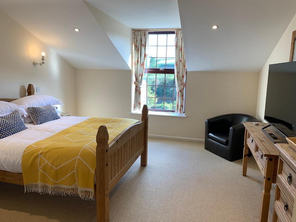 Zucchini Italian Kitchen & Rooms Truro Bagian luar foto