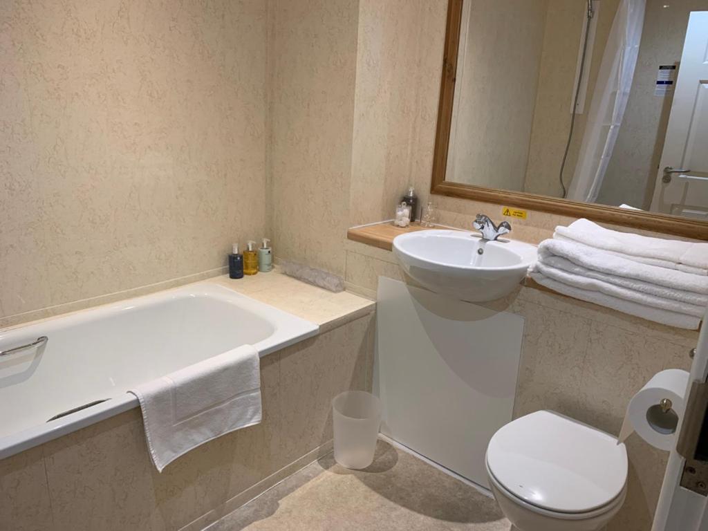 Zucchini Italian Kitchen & Rooms Truro Bagian luar foto